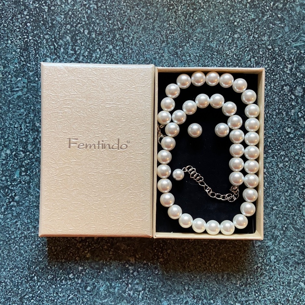 10mm Faux pearl necklace and earrings.
